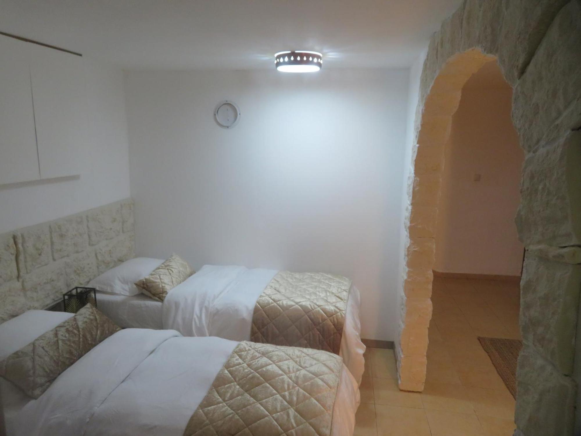 Apartment Self-contained Garden With Galilee Sea & Mountains View 2